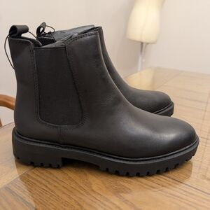 Banana Republic Men's Lug Sole Chelsea Boot Black Size 7.5 NWT